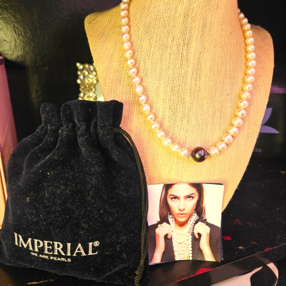 Pearl Necklace - Picture 3 of 7